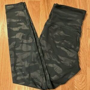 Old Navy Elevate Active Leggings Forest Green Camo Small